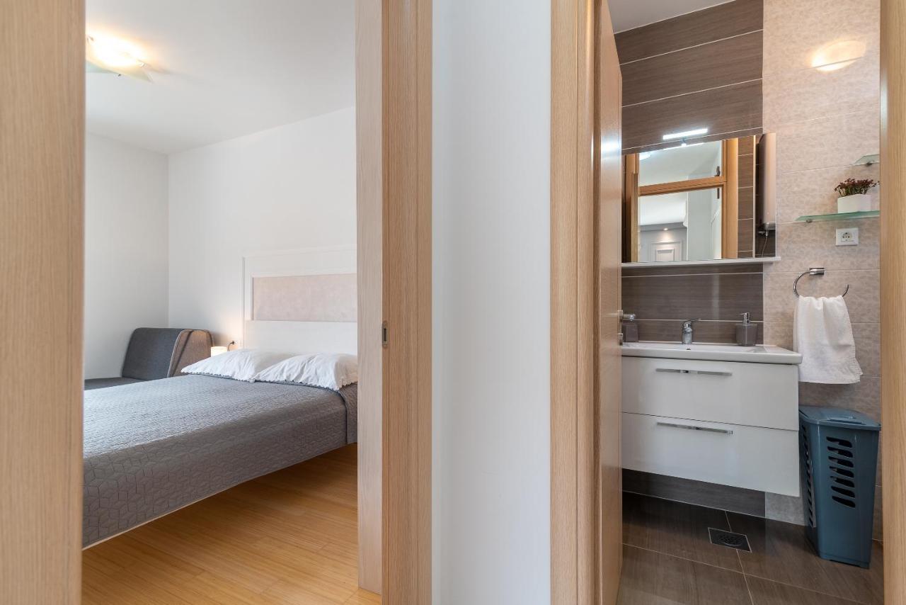 Apartman Lorena โตรกีร์ ภายนอก รูปภาพ