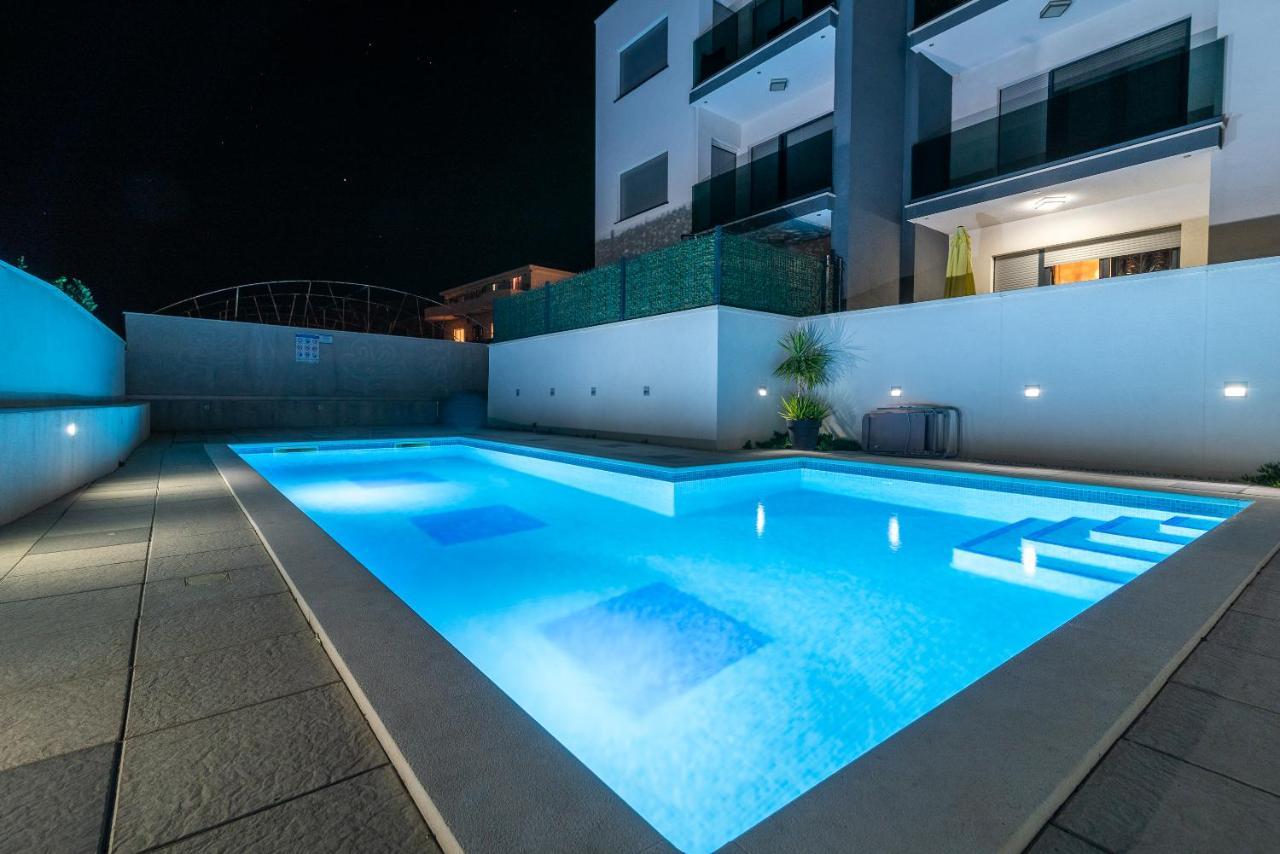 Apartman Lorena โตรกีร์ ภายนอก รูปภาพ