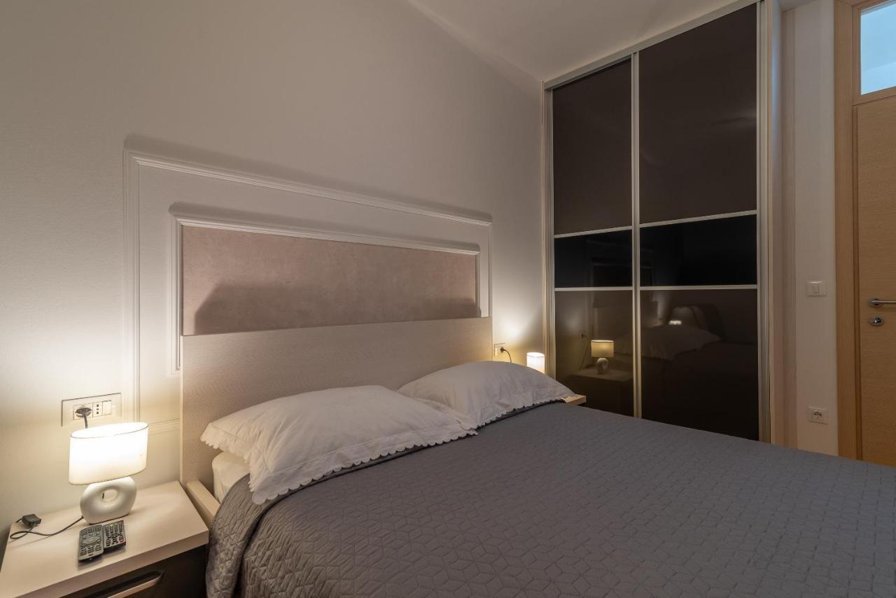 Apartman Lorena โตรกีร์ ภายนอก รูปภาพ