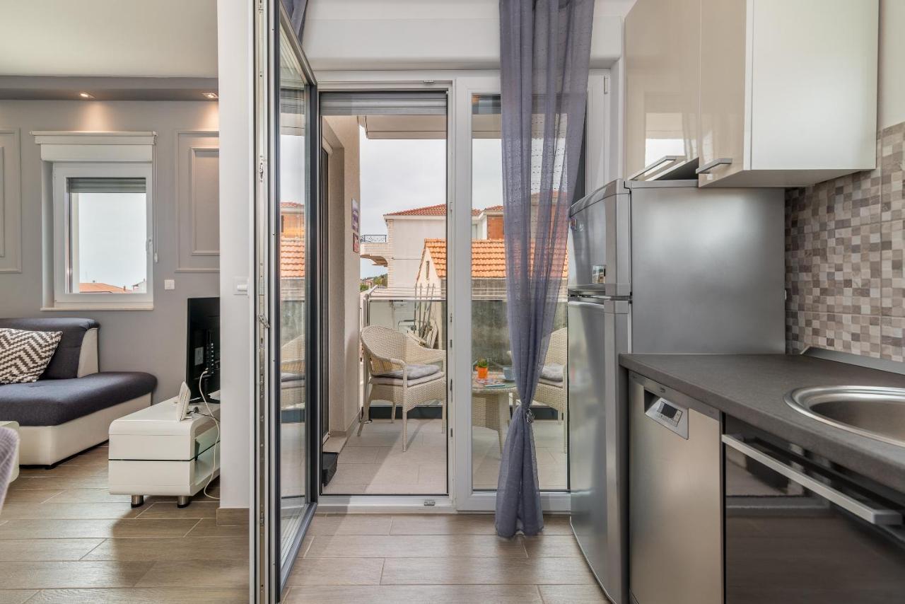 Apartman Lorena โตรกีร์ ภายนอก รูปภาพ