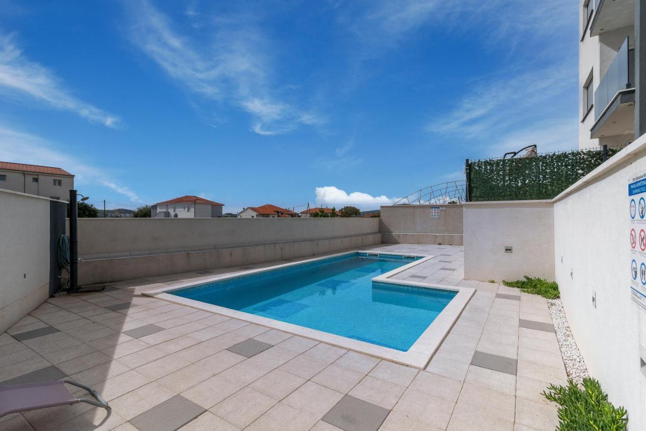 Apartman Lorena โตรกีร์ ภายนอก รูปภาพ