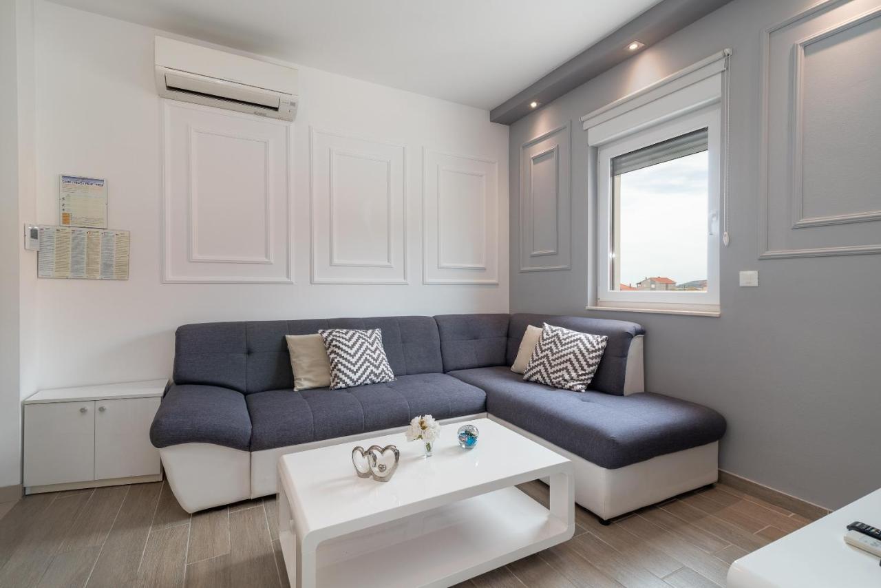 Apartman Lorena โตรกีร์ ภายนอก รูปภาพ