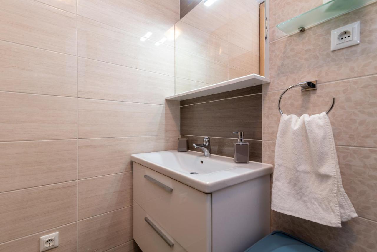 Apartman Lorena โตรกีร์ ภายนอก รูปภาพ