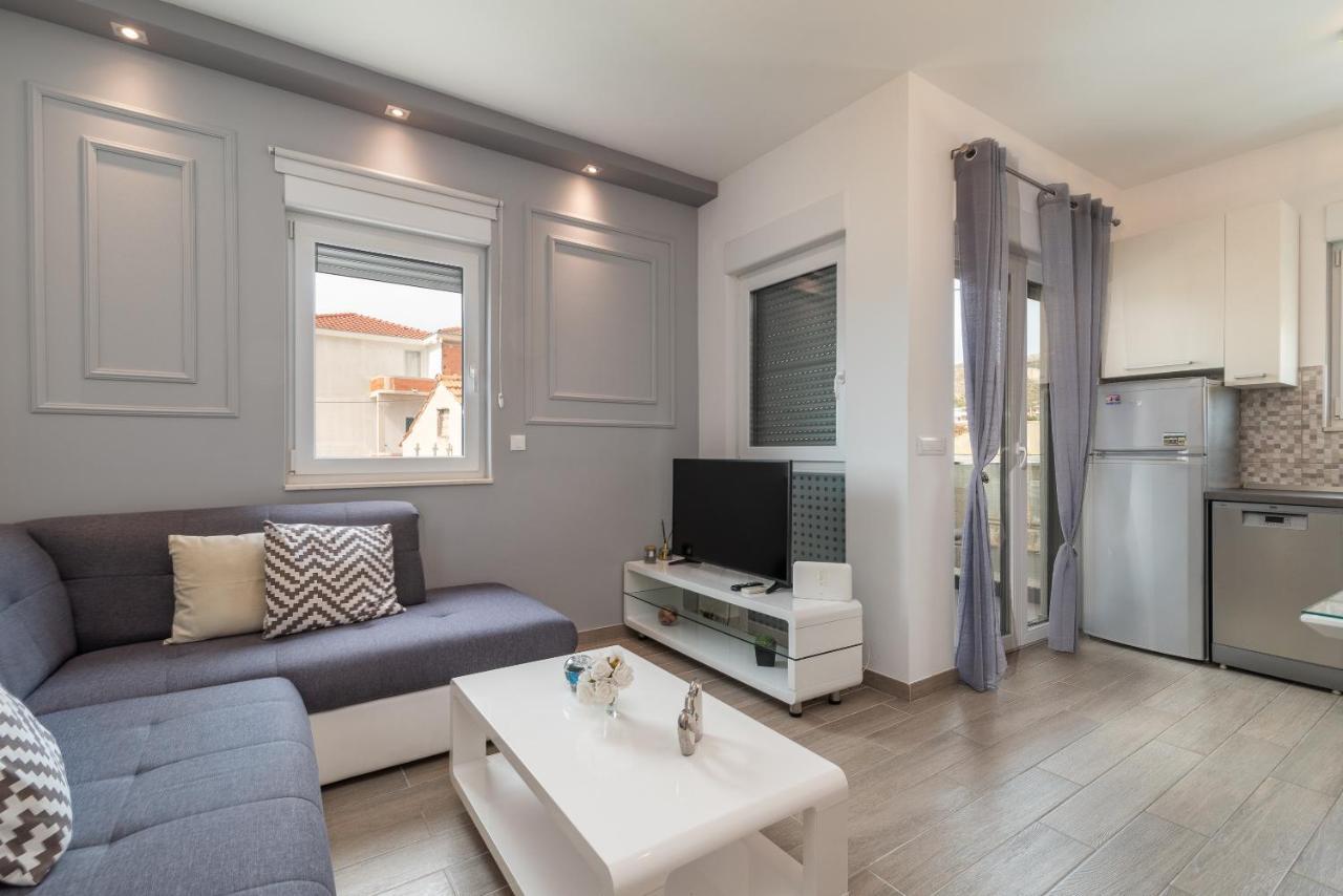 Apartman Lorena โตรกีร์ ภายนอก รูปภาพ