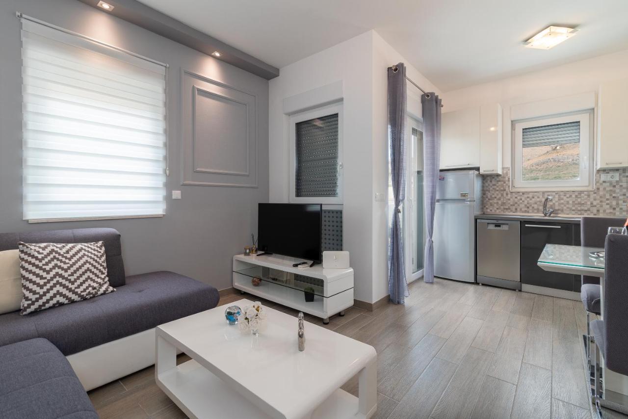 Apartman Lorena โตรกีร์ ภายนอก รูปภาพ