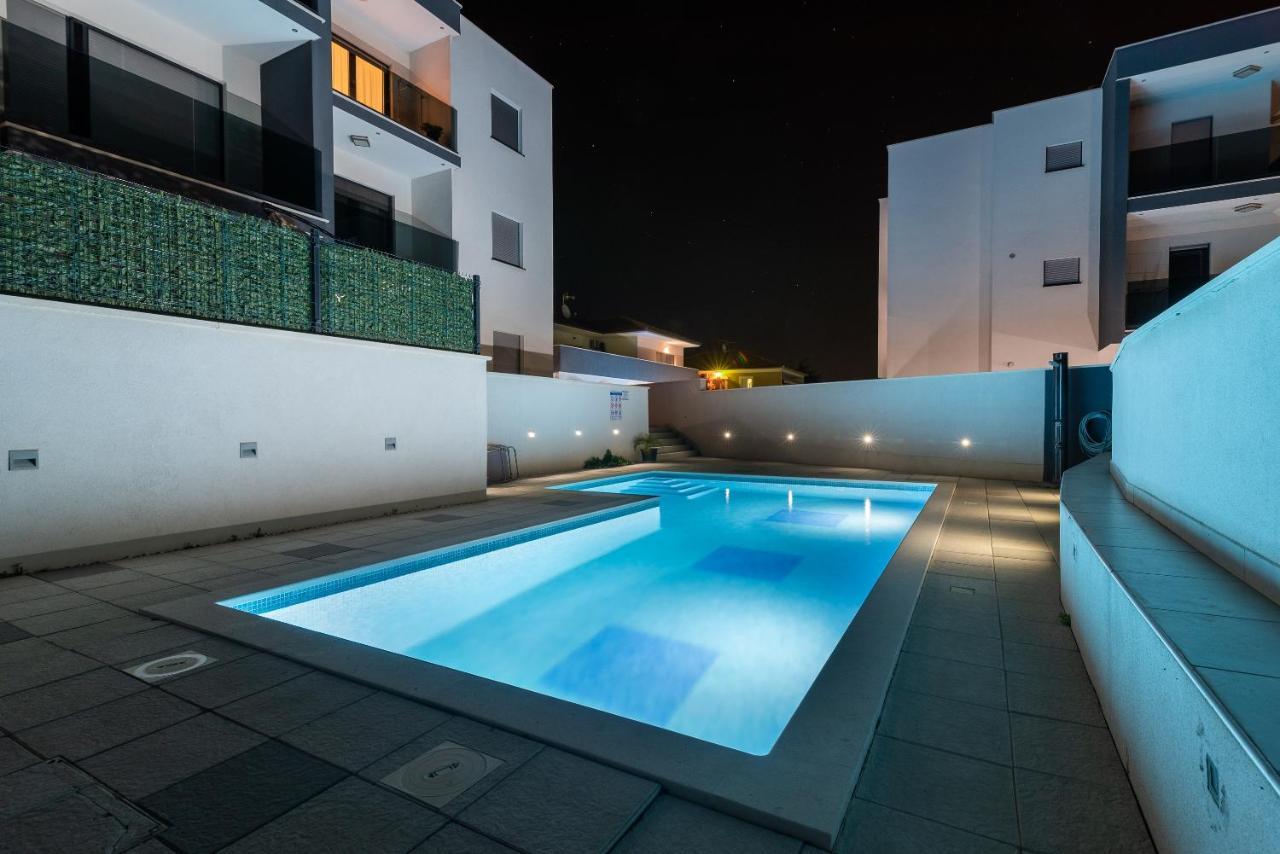 Apartman Lorena โตรกีร์ ภายนอก รูปภาพ