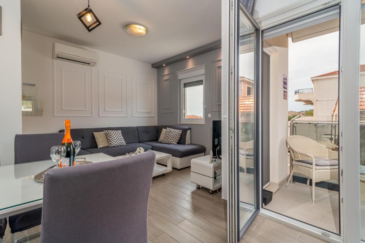 Apartman Lorena โตรกีร์ ภายนอก รูปภาพ