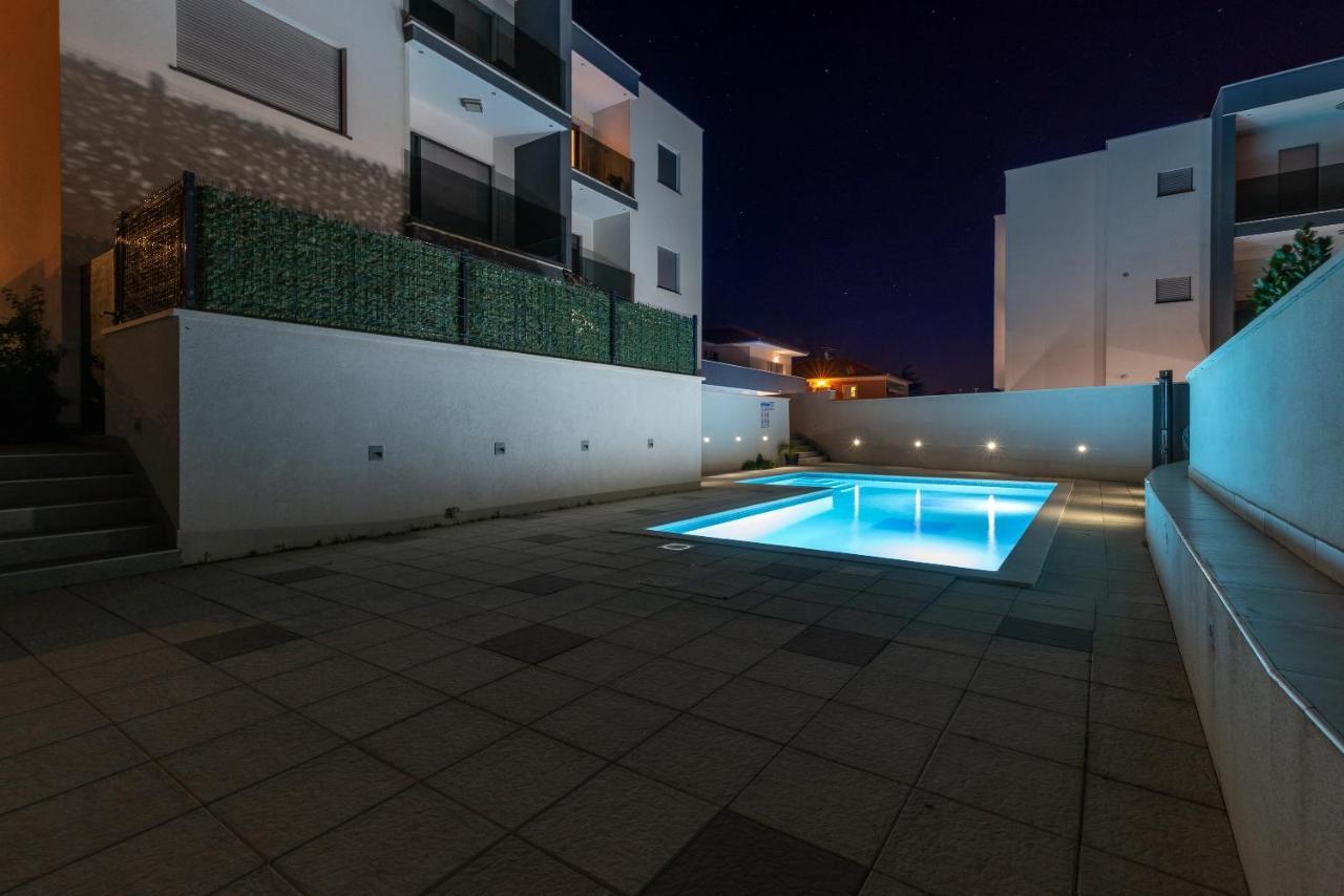 Apartman Lorena โตรกีร์ ภายนอก รูปภาพ