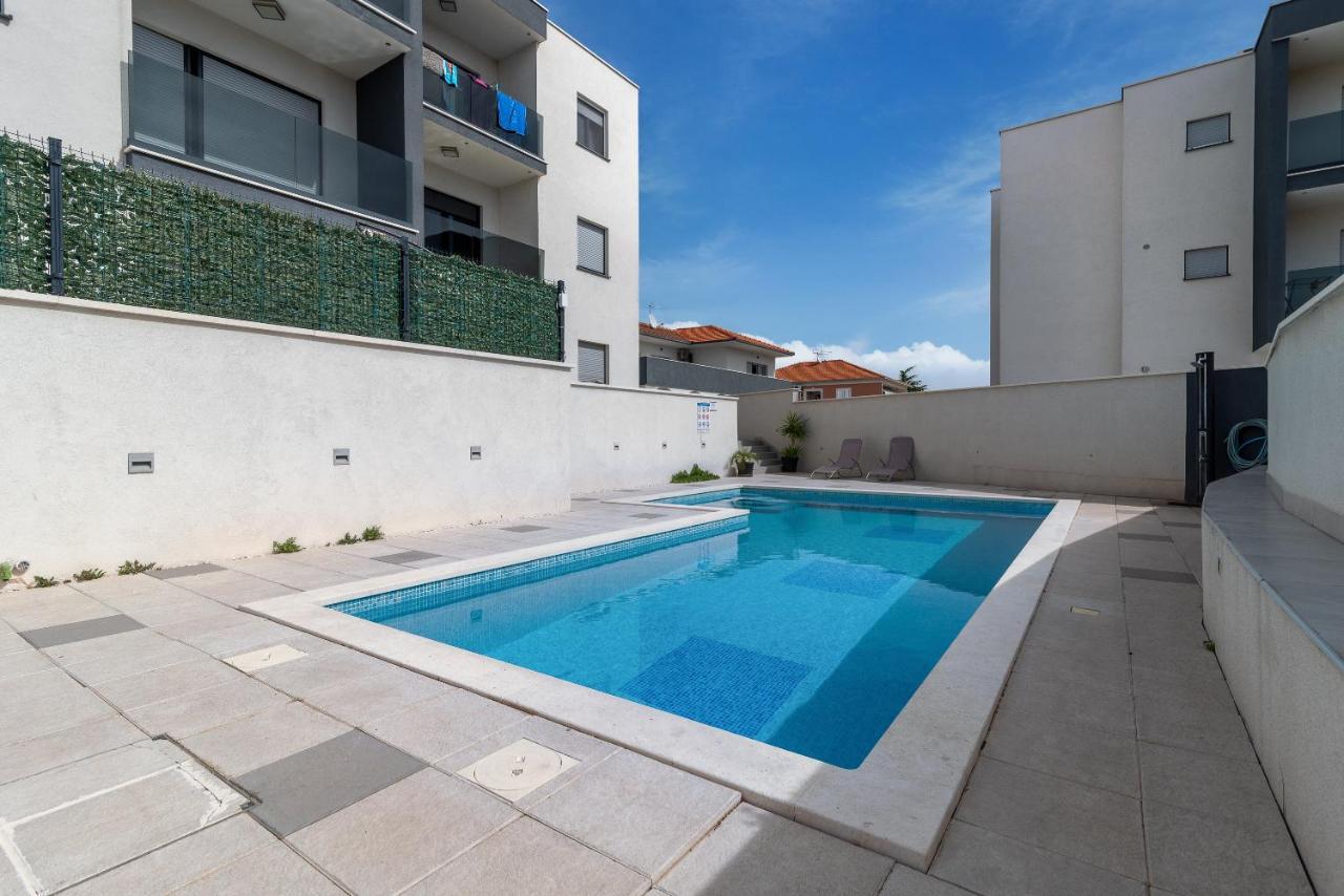 Apartman Lorena โตรกีร์ ภายนอก รูปภาพ